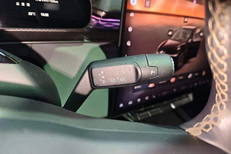 Used Zeekr 7X 2025 100 kWh Long-Range Rear-Wheel Drive with Intelligent Driving Features
