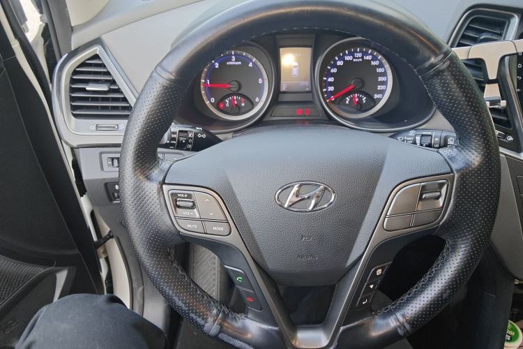 Used Hyundai Grand SantaFe 2015 2.2T 7-Seater Two-Wheel-Drive Zhi Ling Limited Edition