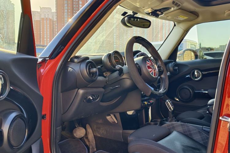 Used  MINI 2018 1.5T COOPER Classic Edition Five-Door Version