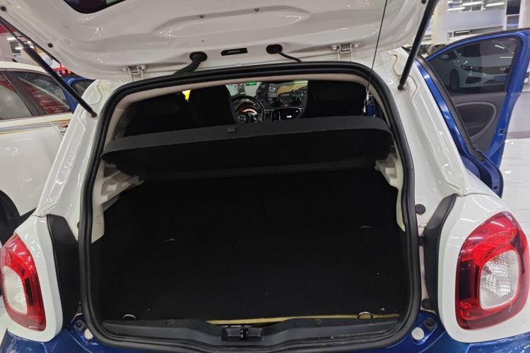 Used  forfour 2016 0.9T 66 kW Pioneer Edition