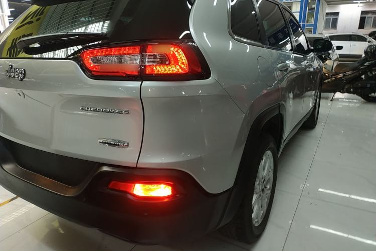 Used  Cherokee 2016 2.0L Superior Edition
