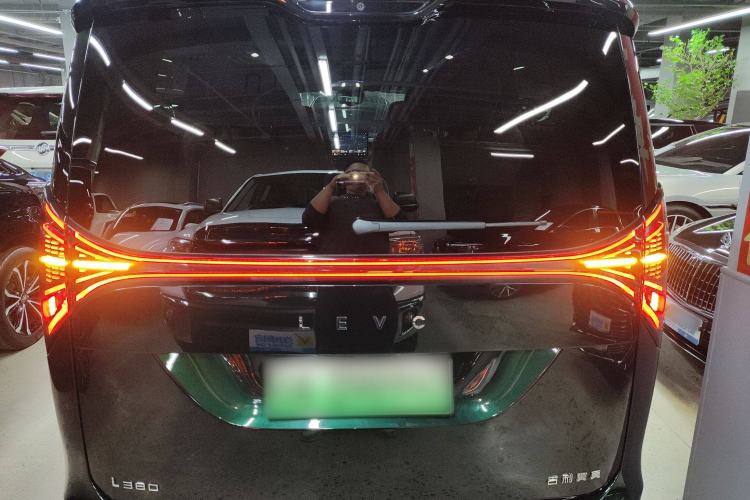 Used  LEVC L380 2024 140-Degree 6-Seater All-Wheel-Drive Ultra
