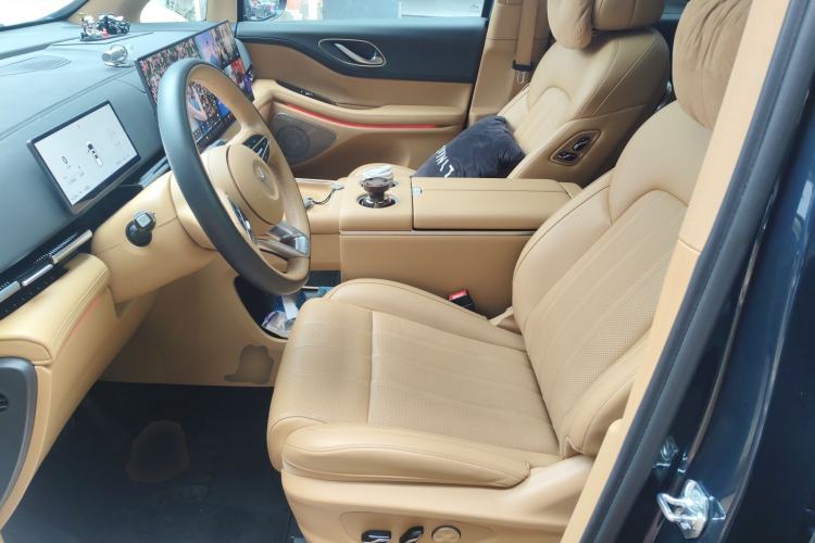 Used VOYAH Dream 2025 PHEV Four-Wheel Drive Prestige Kunpeng Edition
