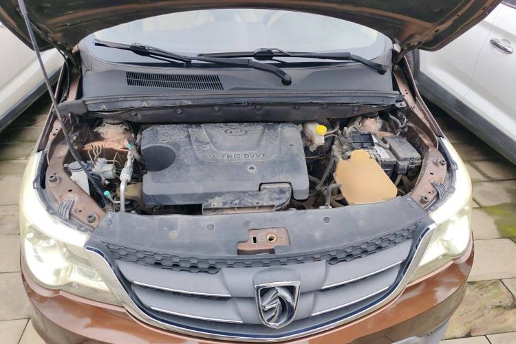 Used Baojun 730 2014 1.5L manual standard trim 7 seats
