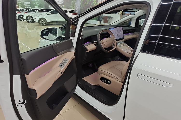Used XPeng X9 2025 740 Ultra-Long Range Max
