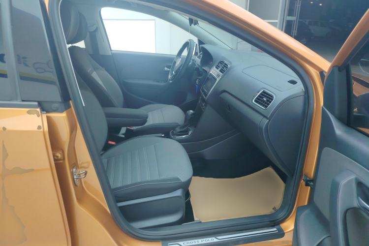 Used Volkswagen Polo 2018 1.5L Cross Polo Automatic
