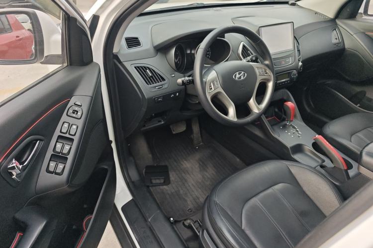 Used Hyundai ix35 2013 2.0L Automatic Two-Wheel Drive Smart GLS China V Standard
