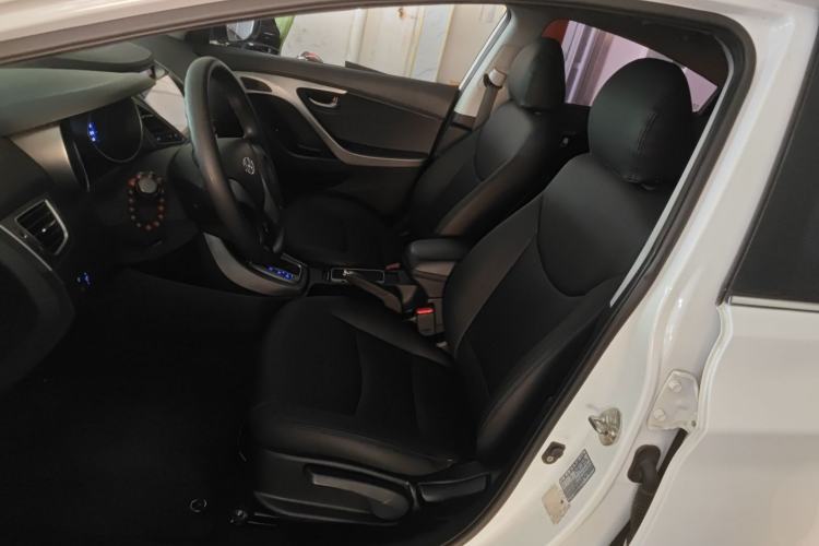 Used Hyundai Elantra (5th Generation / Langdong) 2016 1.6L Automatic Smart Version
