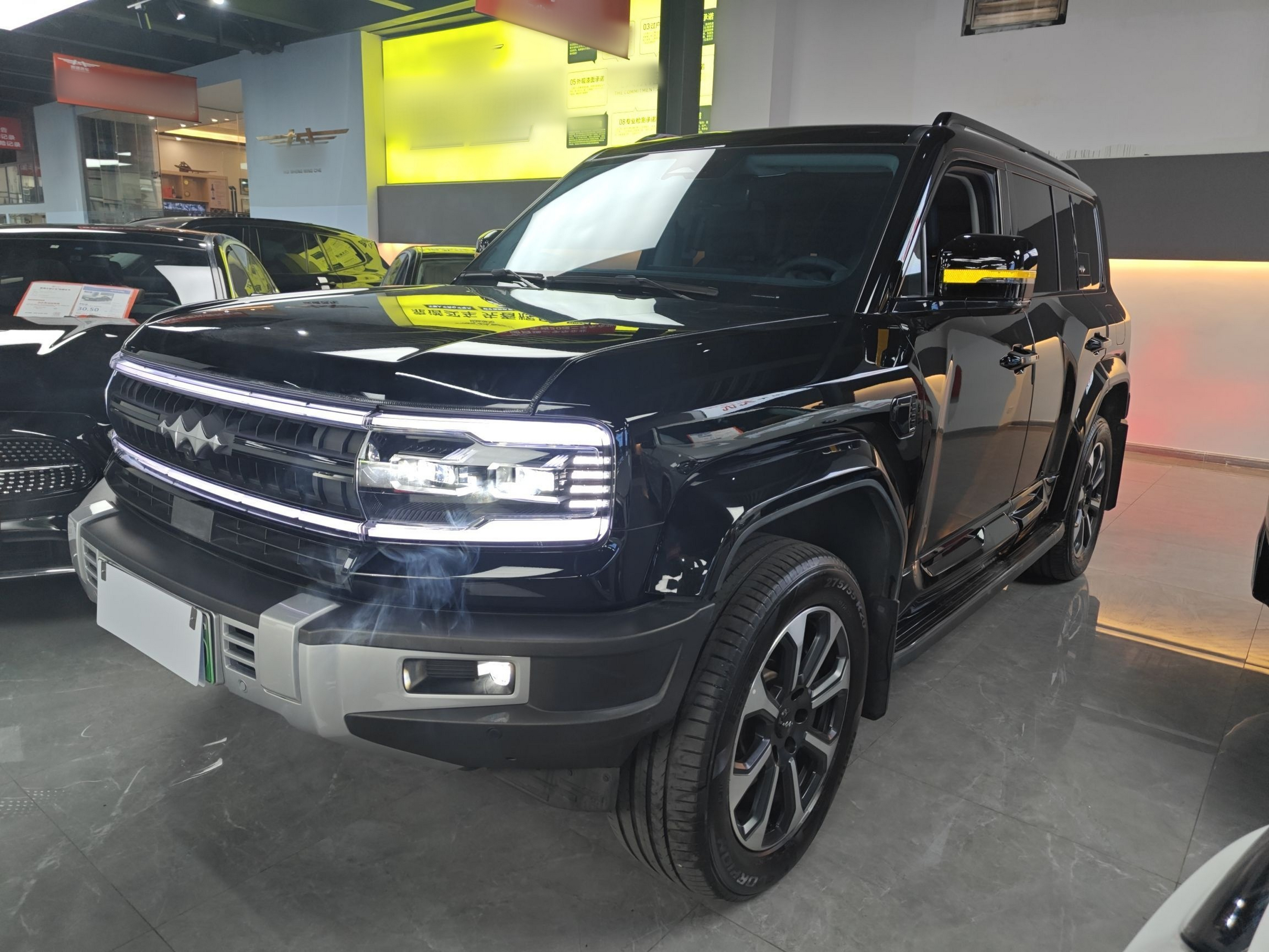 تحت مقدمة السيارة