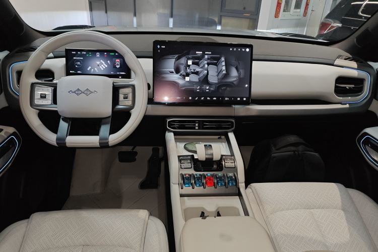 Used Formula Leopard Titanium 3 2025 501 km Range Rear-Wheel Drive Intelligent Driving Max Edition
