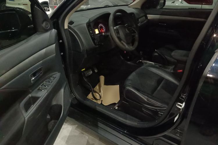 Used Mitsubishi Outlander 2016 2.0L Two-Wheel Drive Fashion Edition 5 Seats