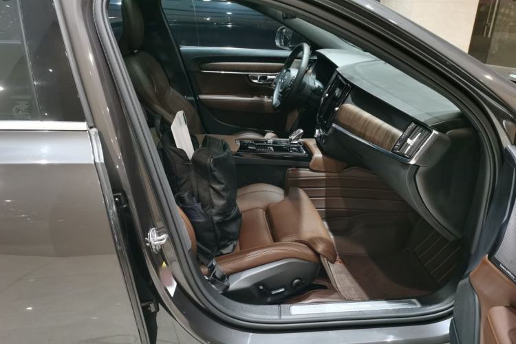 Used Volvo S90 New Energy 2022 T8 eDrive Hybrid Luxury Edition
