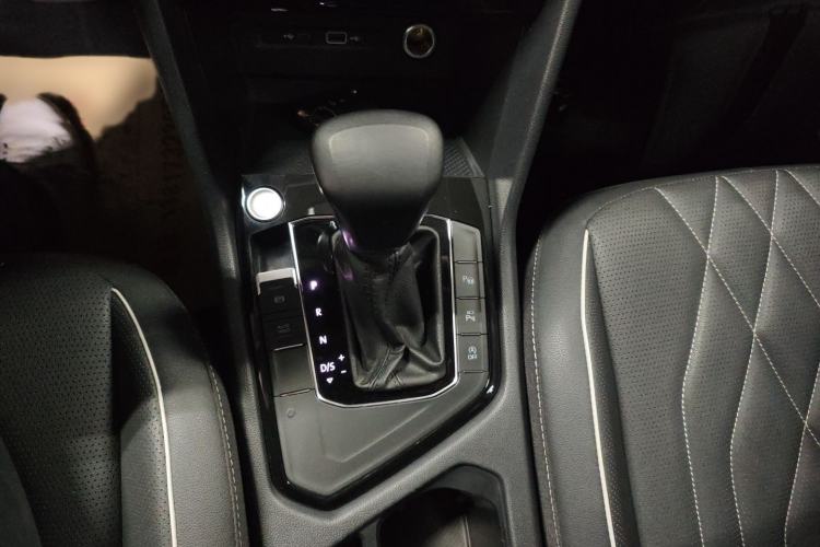 Used Volkswagen Tiguan L 2022 330TSI Automatic Two-Wheel Drive R-Line Enhanced Edition
