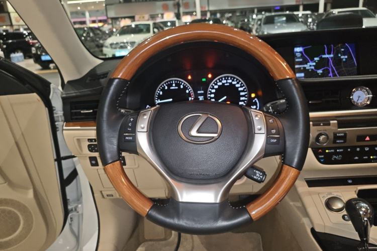 Used Lexus ES 2013 250 Elegant Edition
