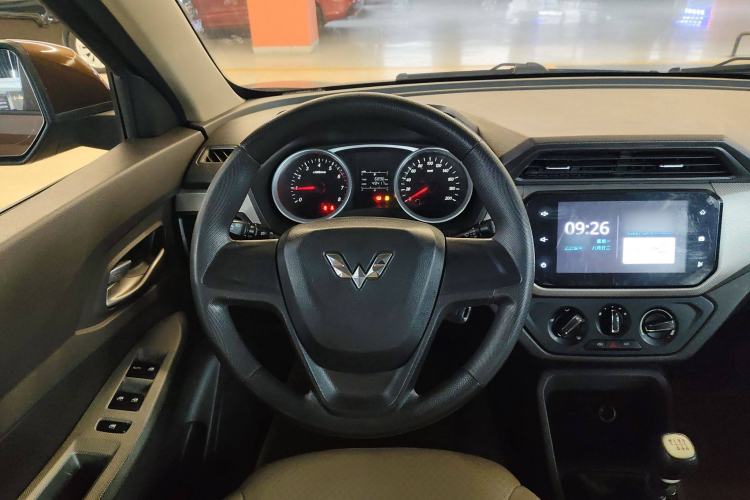 Used Wuling Hongguang 2019 1.5L S Comfort Edition China VI LAR
