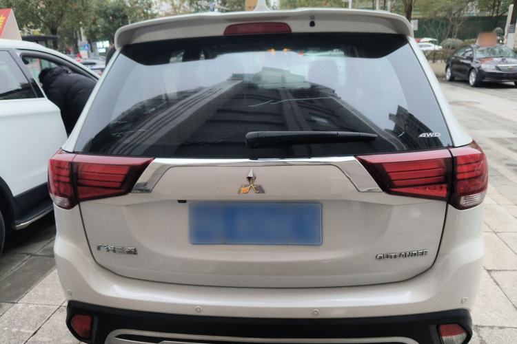 Used Mitsubishi Outlander 2019 2.4L 4x4 Zhi Xiang Edition 5 Seats China V Emission Standard