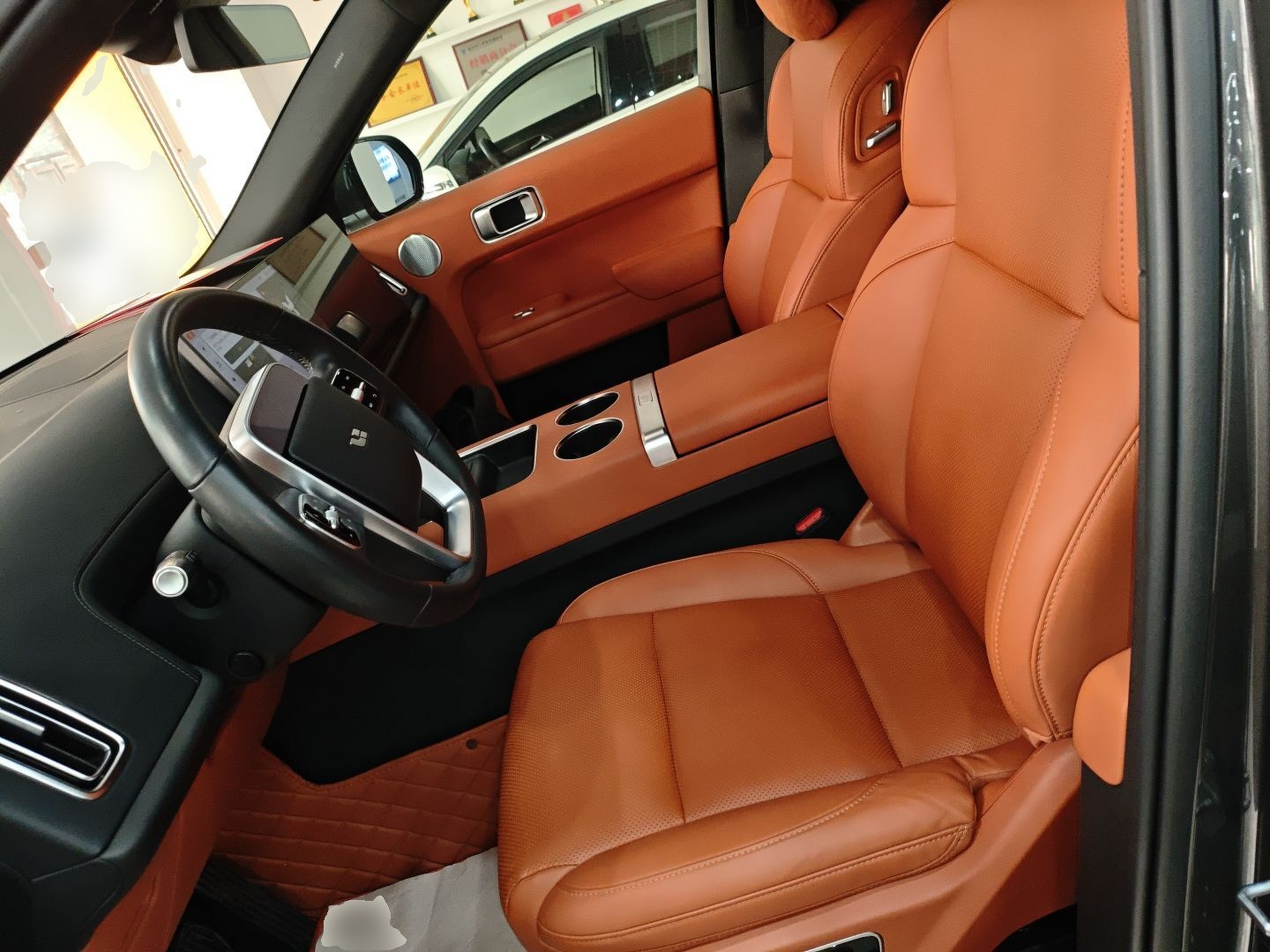 المقاعد الأمامية داخل السيارة