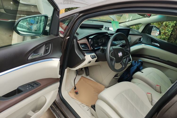 Used Buick GL8 2023 Land Executive Class Comfort Model
