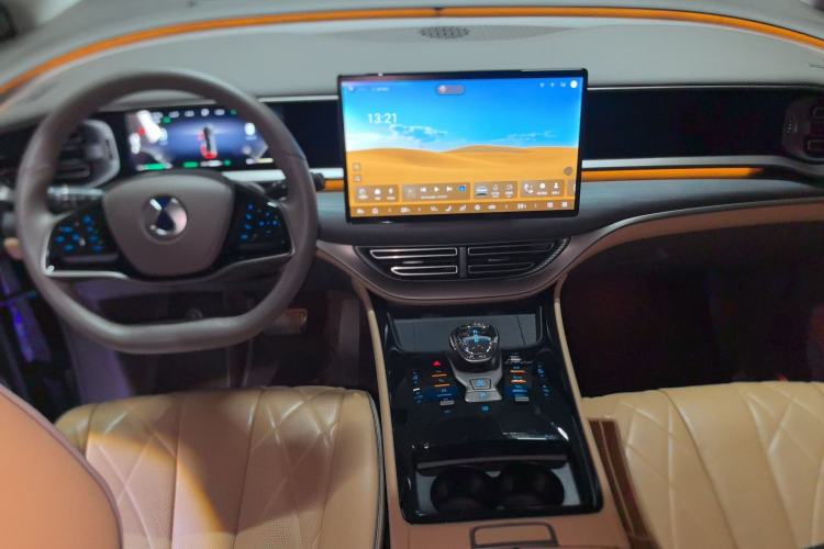 Used Denza D9 2022 DM-i 970 Four-Wheel Drive Prestige Model