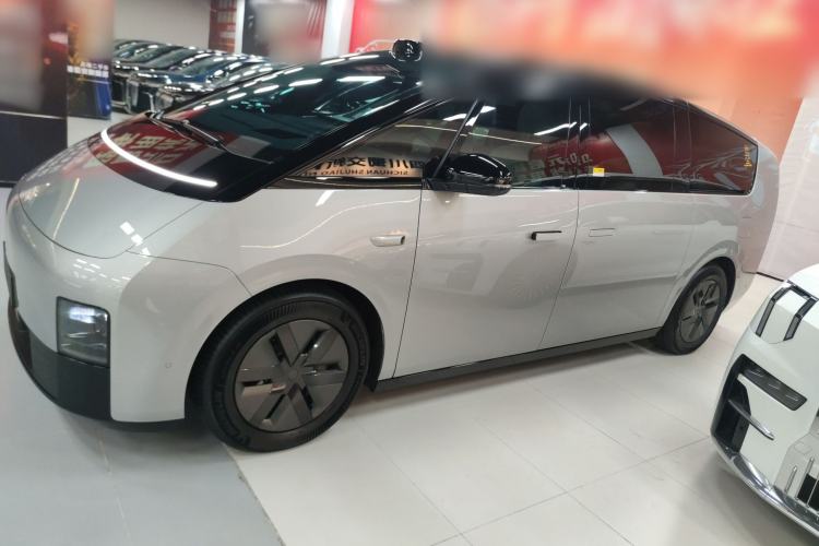 Used Li Auto MEGA 2024 Ultra Model
