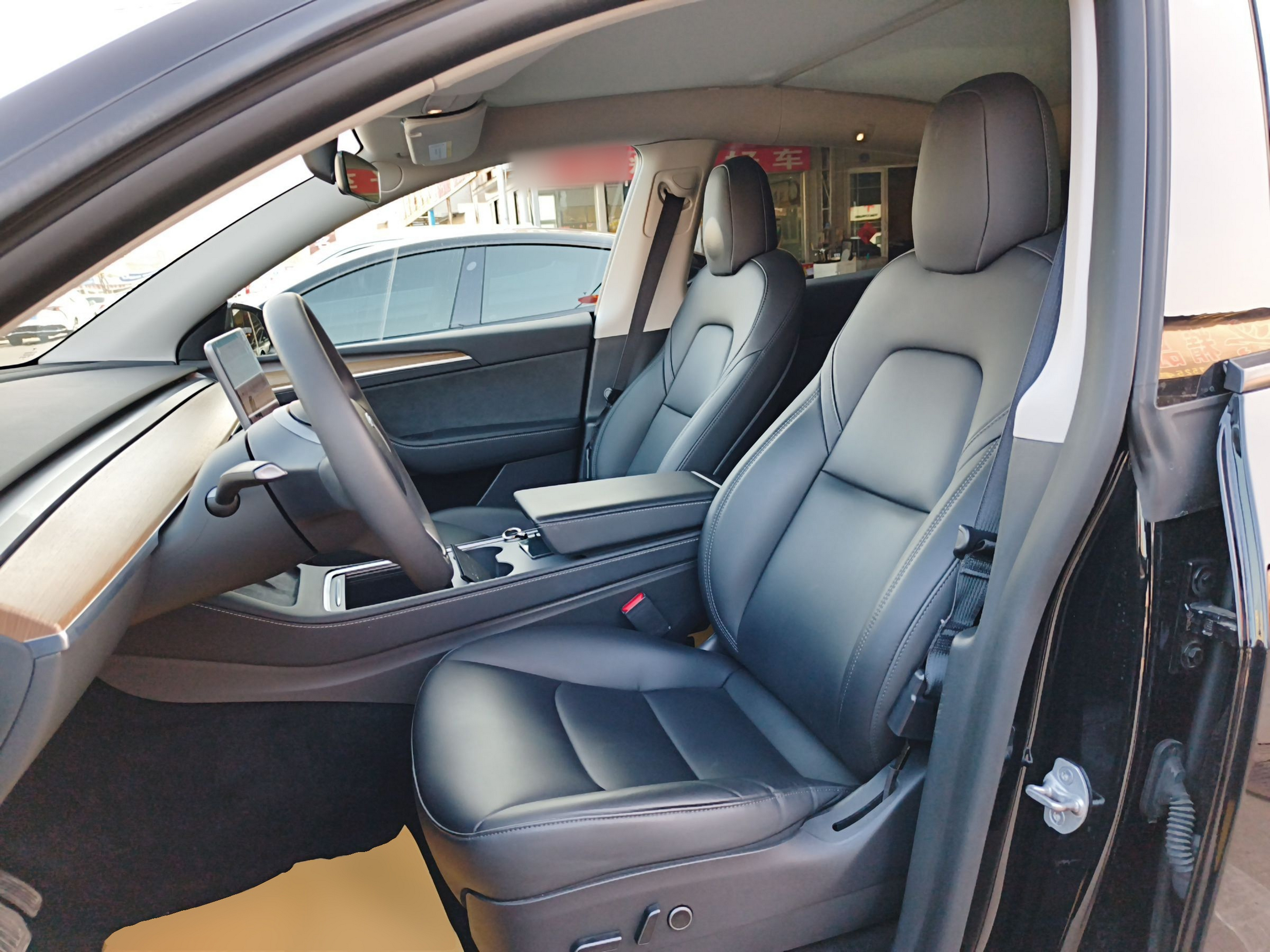 Переднее сиденье в автомобиле