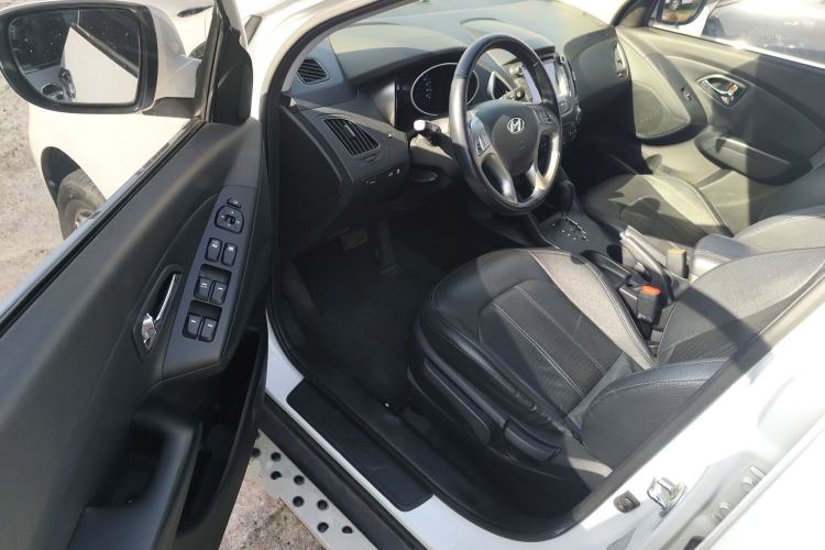 Used Hyundai ix35 2013 2.0L Automatic Two-Wheel Drive Smart GLS China IV Standard