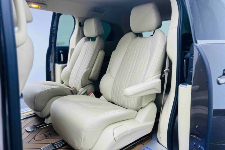 Used Buick GL8 2023 Facelifted Land Cruiser Executive Luxury Version
