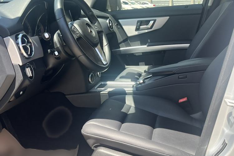 Used Mercedes-Benz GLK-Class 2013 GLK 300 4MATIC Dynamic Sunroof Model