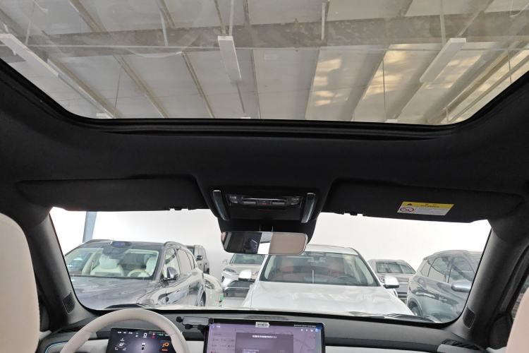 Used  Titanium 3 2025 501 km All-Wheel Drive Intelligent Driving Max Edition
