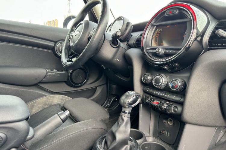 Used  MINI 2016 1.5T COOPER Five-Door Edition
