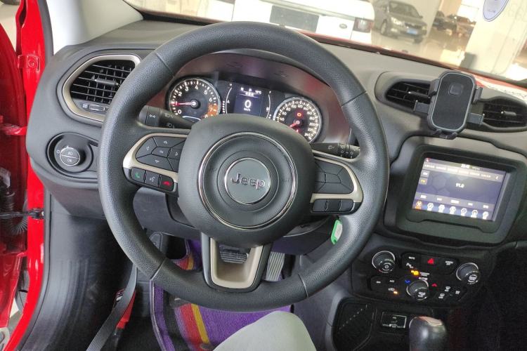 Used  Renegade 2018 Connected Large Screen Version 180T Automatic High-Energy Edition
