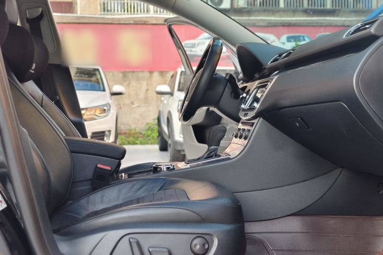 Used Volkswagen Magotan 2015 Facelift 1.8TSI Luxury Model
