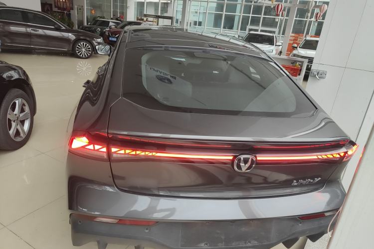 Used Changan UNI-V iDD 2024 Blue Whale Smart Electric iDD 136km ZhiKu Model