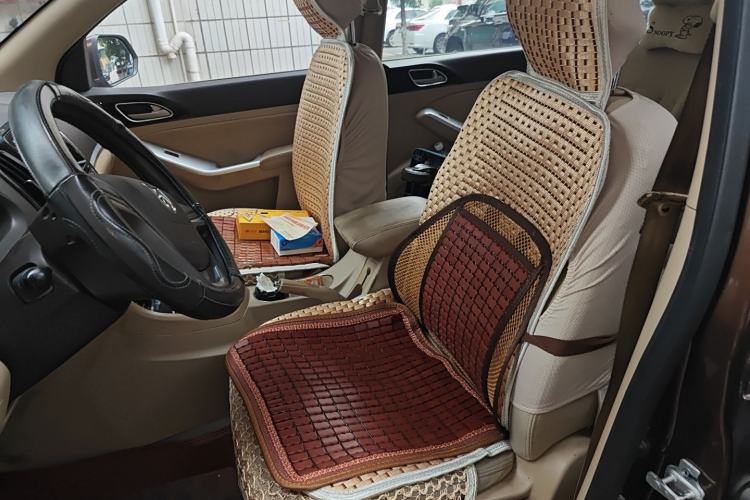 Used Baojun 730 2014 1.5L manual standard trim 7 seats
