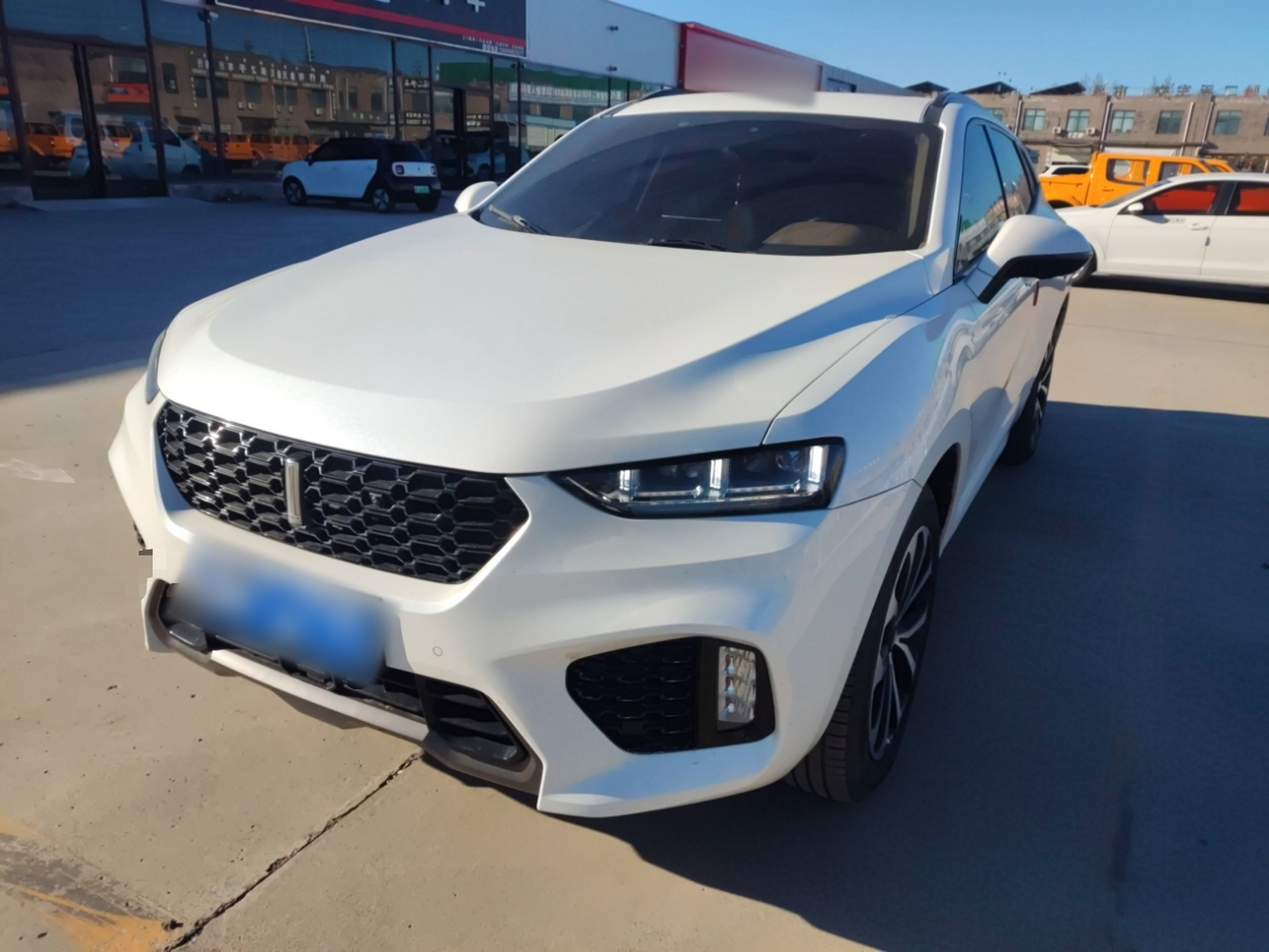 Под передней частью автомобиля