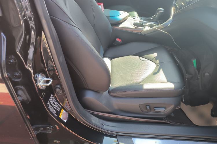 Used Toyota Camry 2018 2.0G Luxury Edition
