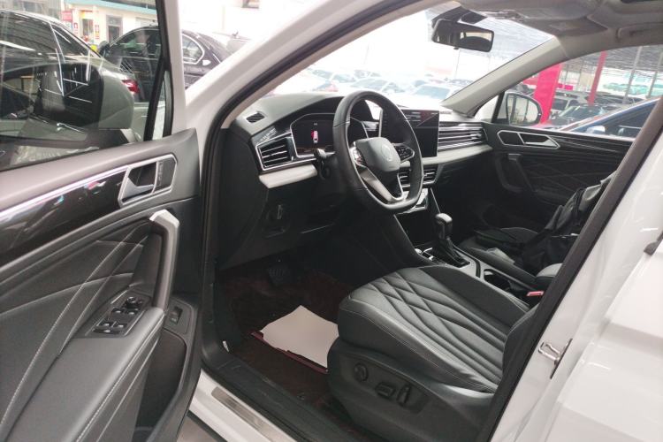 Used Volkswagen Tiguan L 2023 330TSI Automatic Two-Wheel Drive Smart Edition
