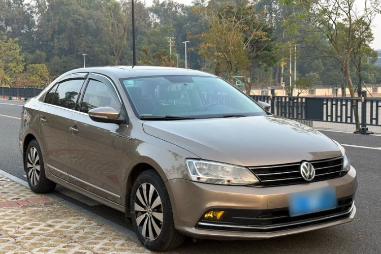 Used Volkswagen Sagitar 2017 230TSI Automatic Comfort Version
