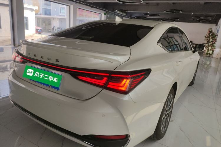 Used Lexus ES 2025 300h Deluxe Edition