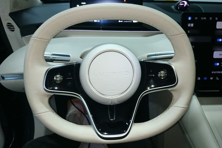 Used Hima Luxeed R7 2025 Range-Extended Version 251 km Max
