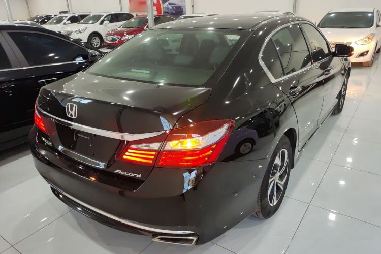 Used Honda Accord 2016 2.0L Luxury Edition

