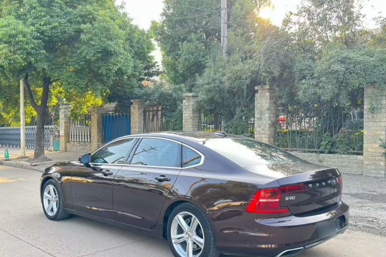 Used Volvo S90 2018 T4 Zhiyuan Edition

