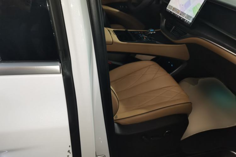 Used Denza D9 2024 DM-i 1050 Luxury Model
