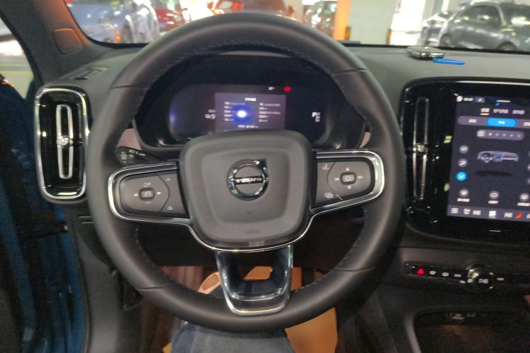 Used Volvo C40 2024 Long-Range PRO Version
