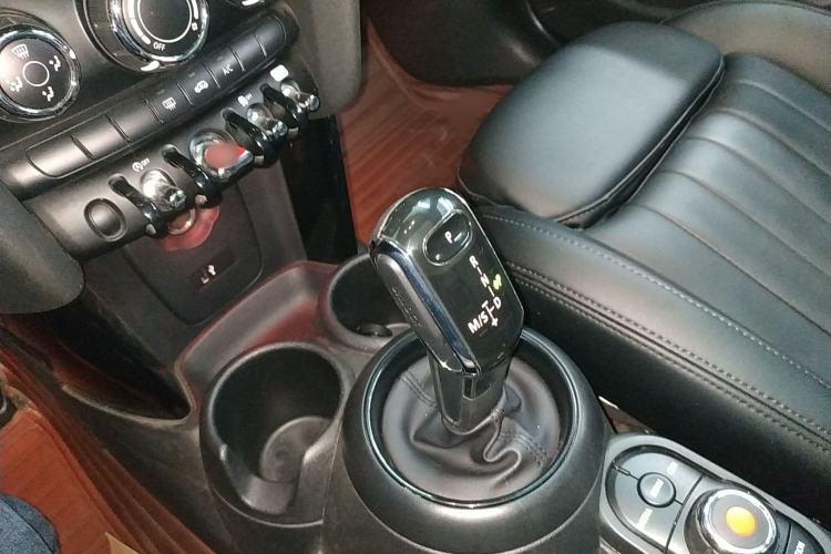 Used  MINI 2018 1.5T COOPER Classic Edition Five-Door Version
