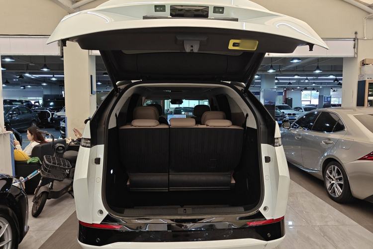 Used XPeng X9 2024 702 Ultra-Long Range Pro
