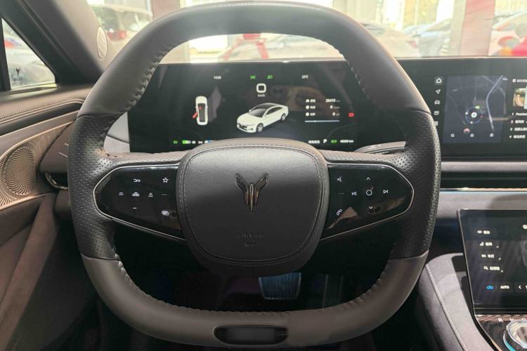 Used VOYAH PASSION 2024 PHEV Four-Wheel Drive Ultra-Long Range Flagship Model
