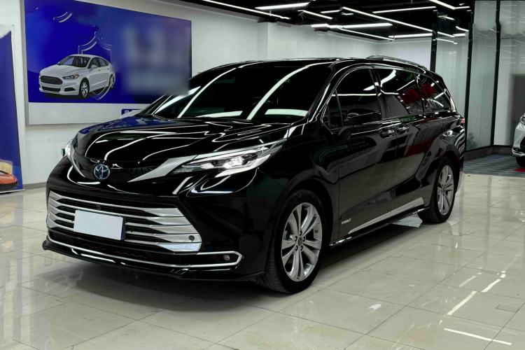 Used Toyota Sienna 2023 2.5L Hybrid Platinum Edition
