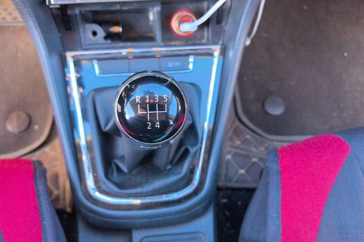 Used Volkswagen Bora 2016 1.6L manual Comfort trim level
