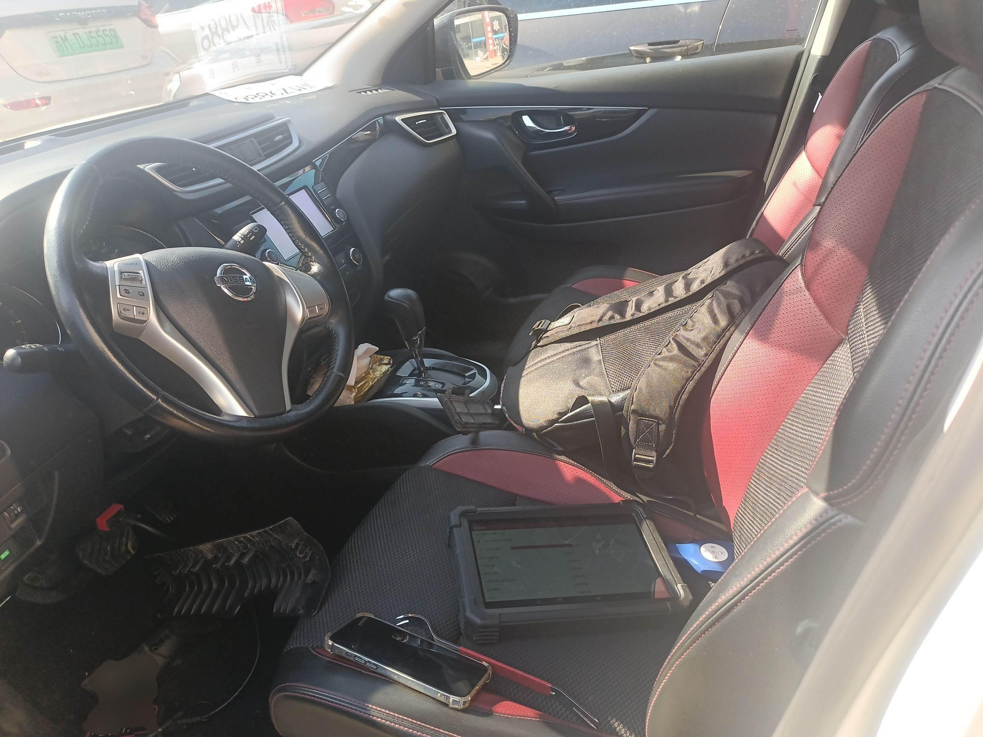 المقاعد الأمامية داخل السيارة